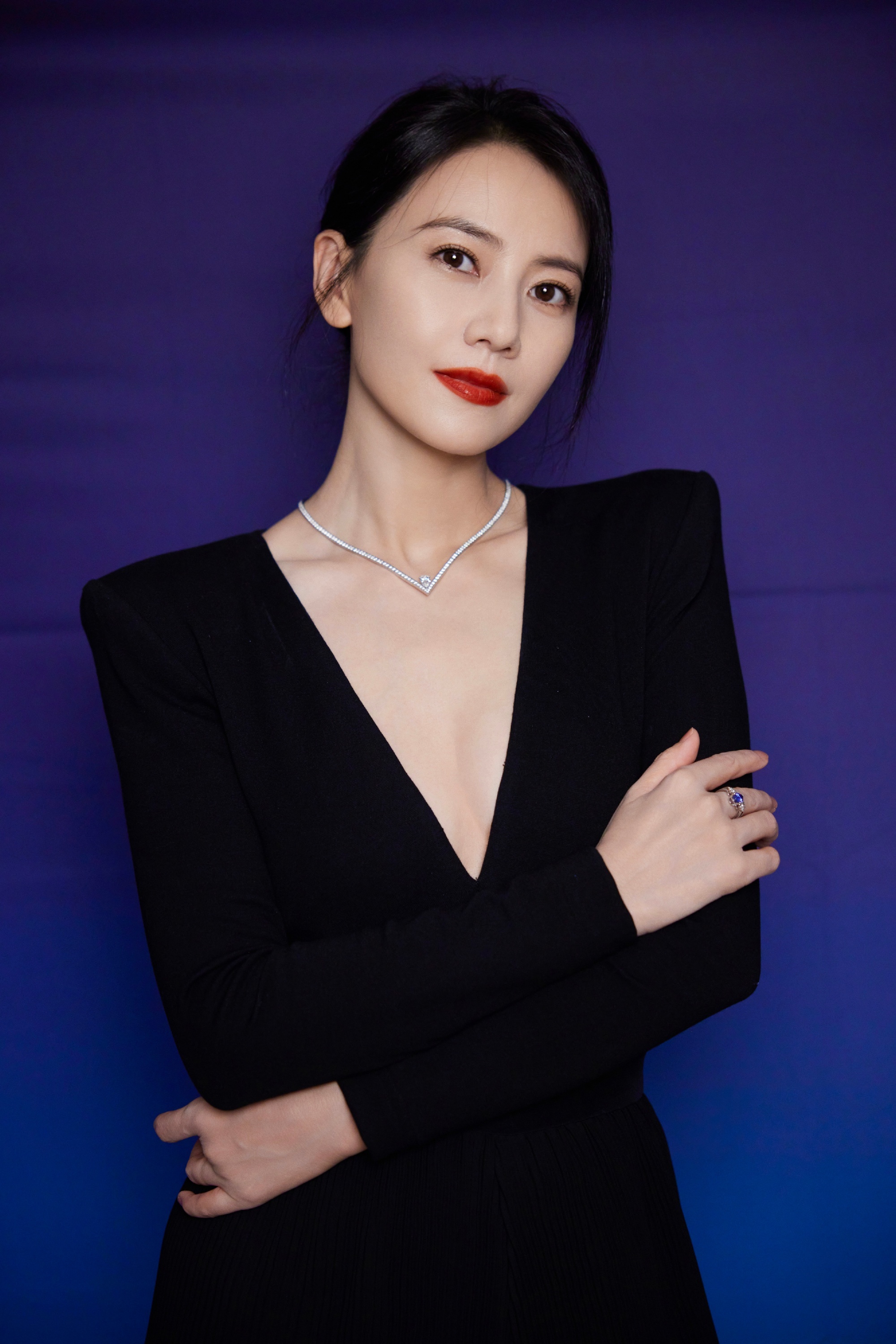 刷到五一抢票崩了的新闻，再看姐姐这几套松弛感大片，瞬间悟了！高圆圆 抢票时的我，