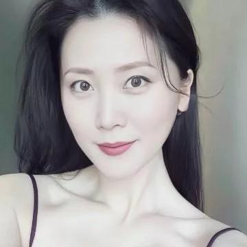 温柔优雅的气质女神，散发着自信的光芒。温柔高贵的女性 温婉大方的美女 高贵的气质