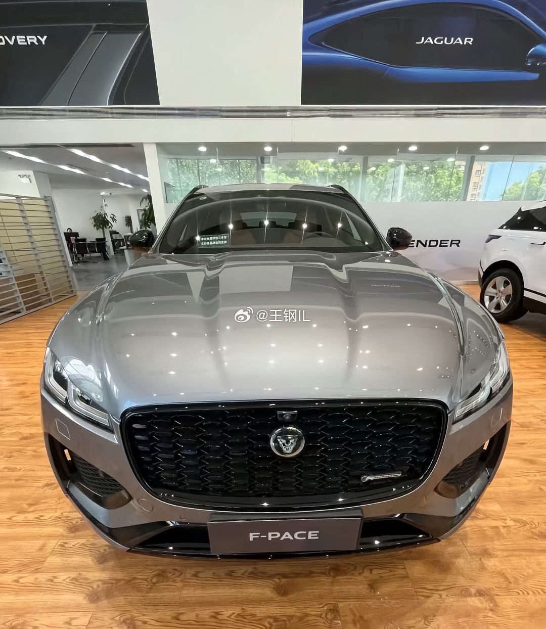 捷豹F-PACE中配SE版，艾格峰灰外观，棕色内饰，英伦风就是雅捷豹f-pace