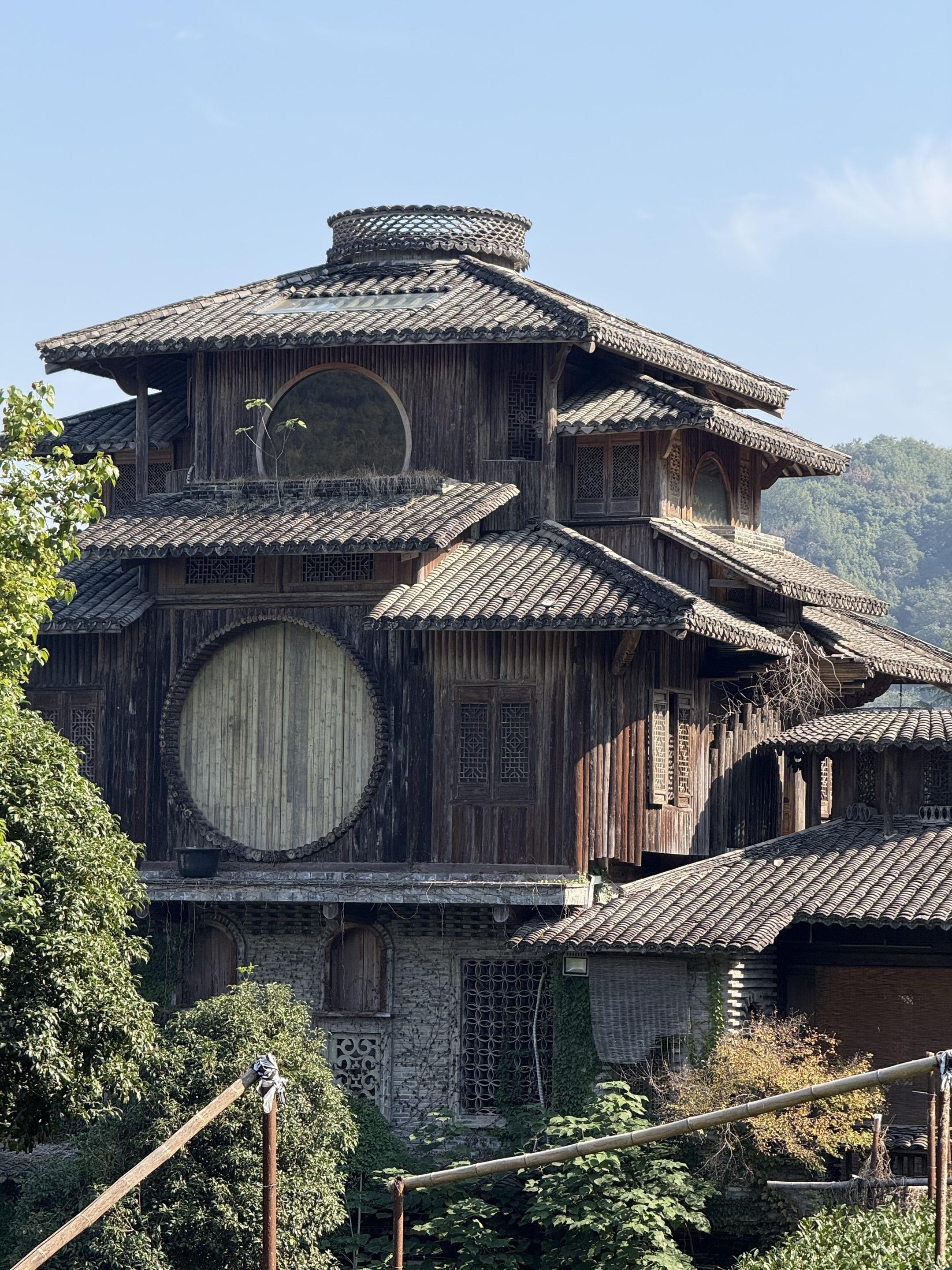 西湖徒步      秋游西子湖，小徒步线路：石屋洞-汤屋-满觉陇-猫猫...