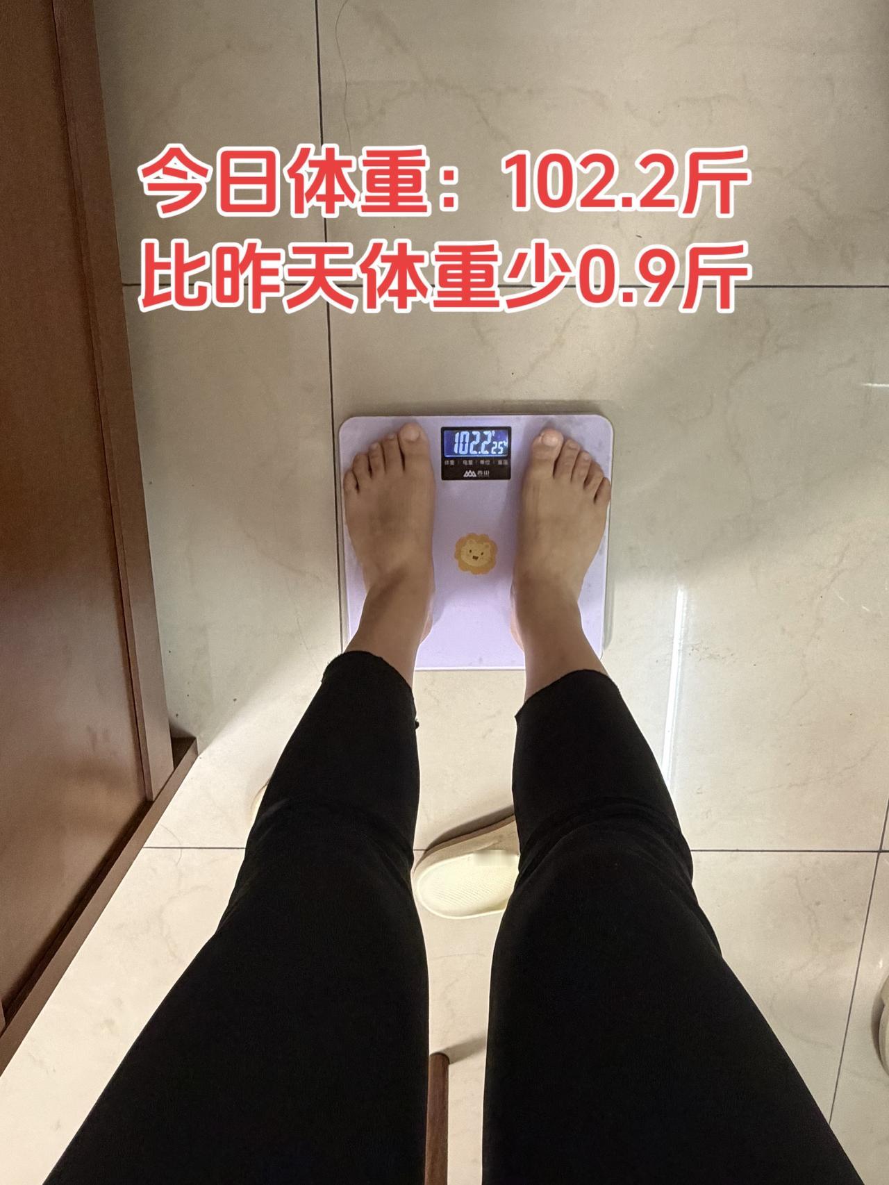 自律减脂健康餐，目标95斤，加油
今日减脂早餐：三明治+黑咖啡
体重管理体重管理