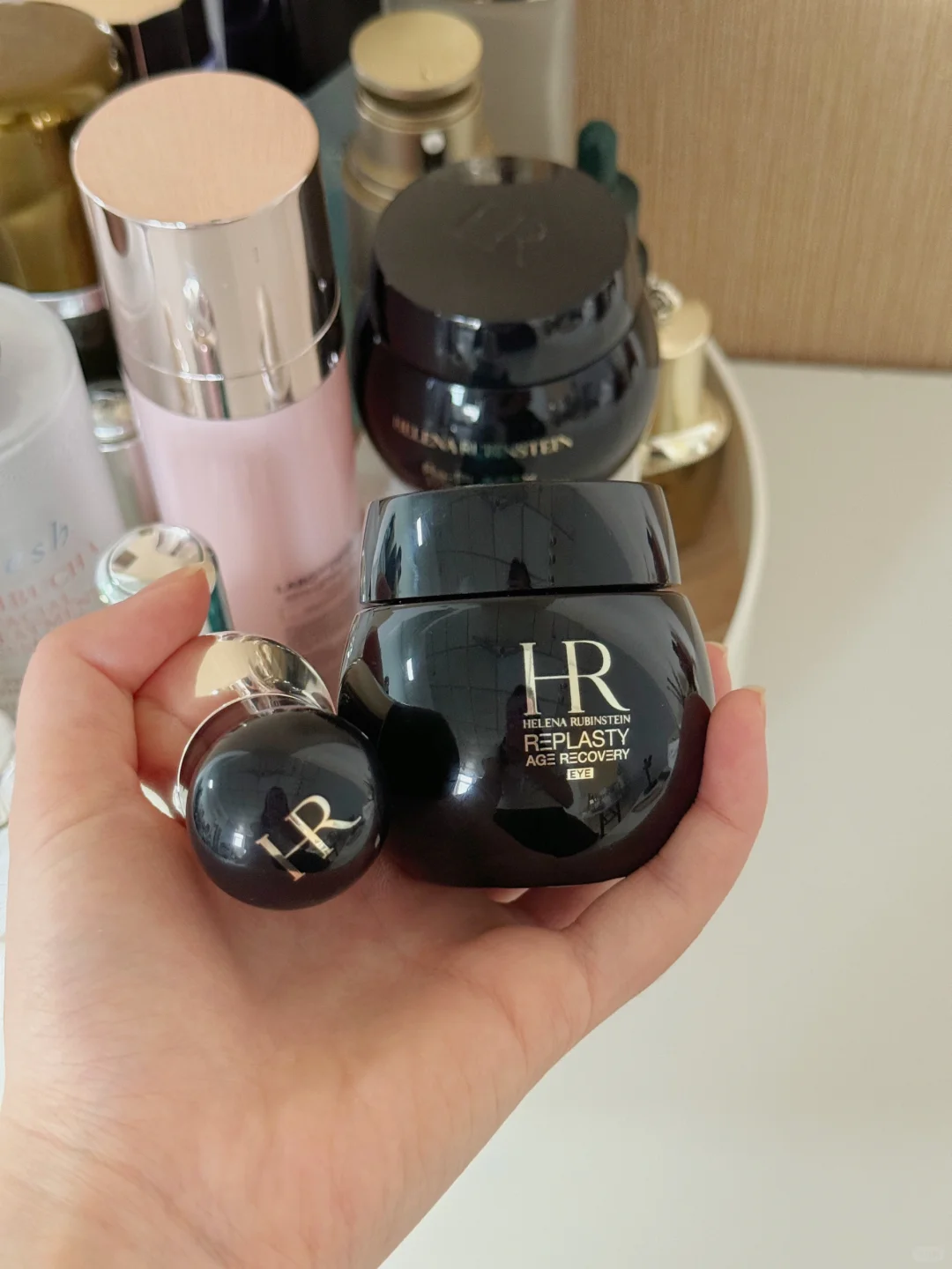 我的镇宅眼霜！赫莲娜眼霜是z有效的一瓶
