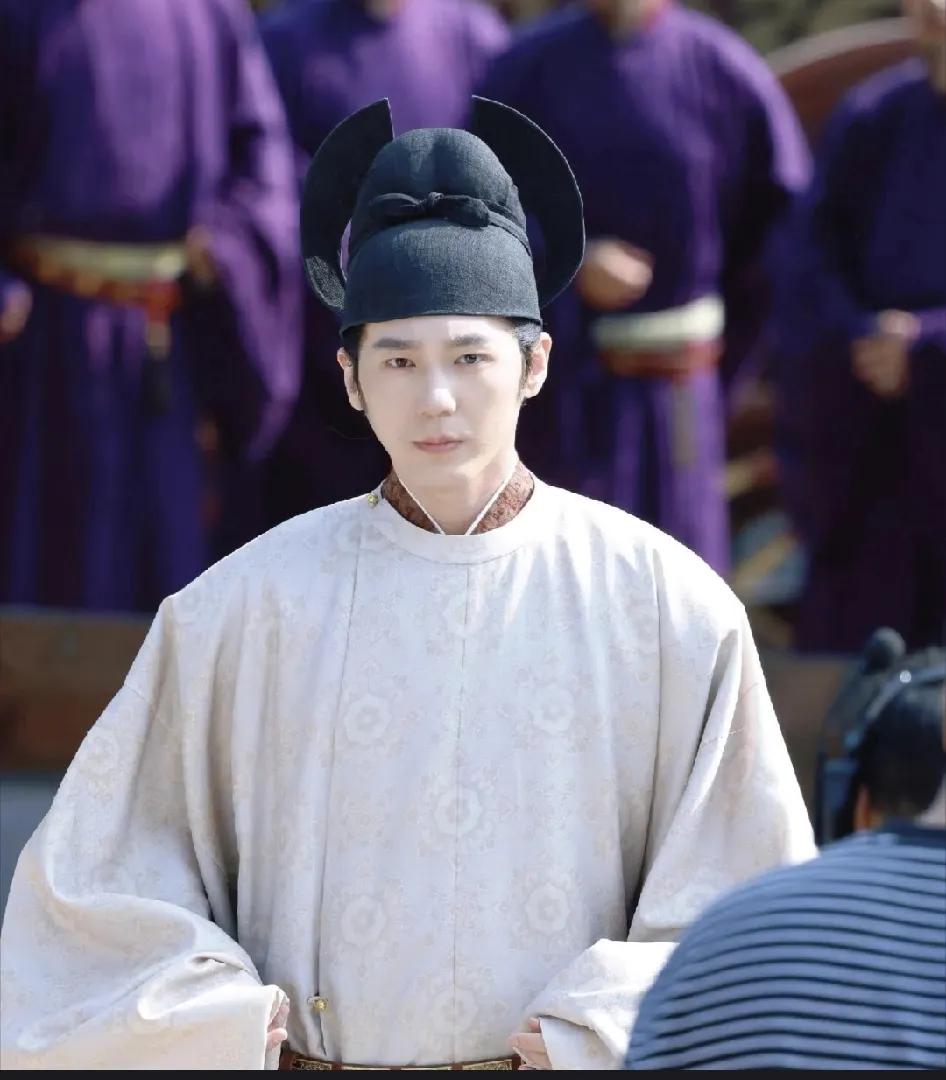 很简单，分清南北朝和五代十国。
五代十国江苏李煜，对南北朝江苏萧衍
五代十国吴越