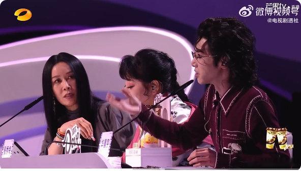 那英华晨宇又吵起来了 那英华晨宇为张卓尔吵起来，一个强势护选手，一个严格抠细节，