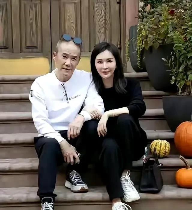 王石的前妻王江穗，和现任妻子田朴裙一对比，差距就出来了。 