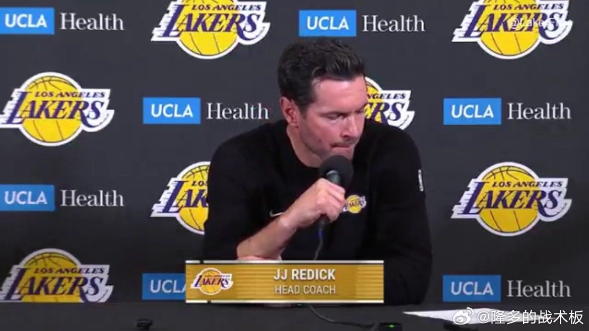 雷迪克说，在那次技术犯规前，比塔泽用别的语言问候了东契奇的母亲。“我们当然会努力