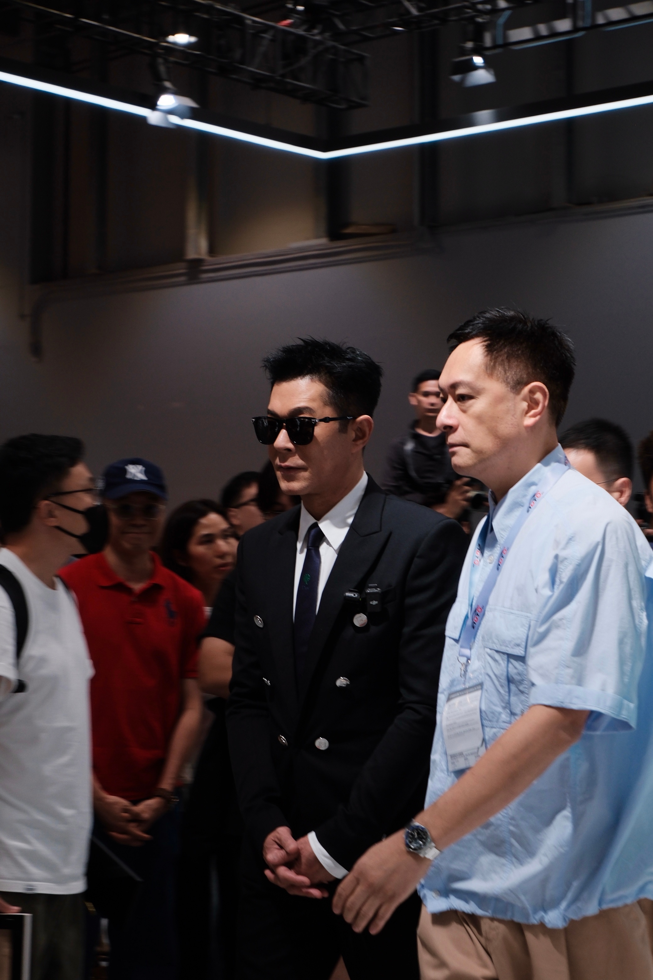极氪009光辉版香港发布，古天乐人气还是挺高的，深圳好多车SOMECAR古天乐极