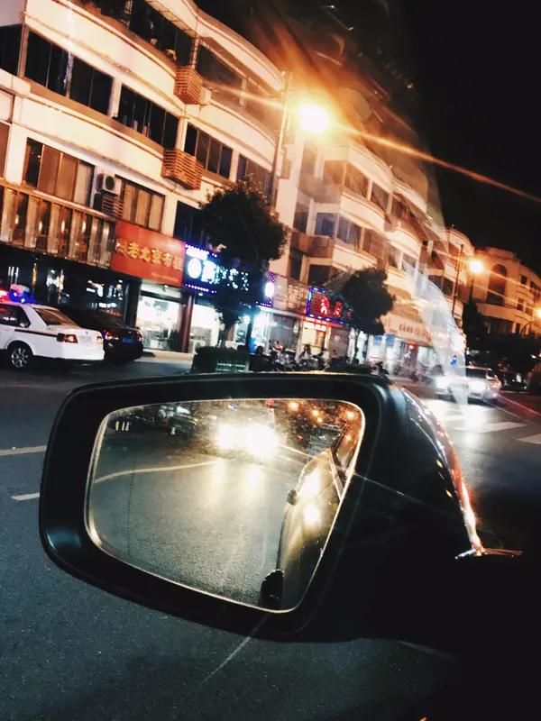 我超支持“未经他人苦，莫劝他人善”。就说之前某行业大咖捐款后号召大家行动，还讲一