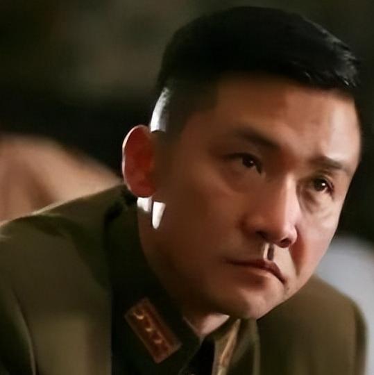 当年还没离婚的黄志忠爱上了柯蓝，为了与柯蓝在一起，不惜与发妻何音离婚。
那句“别