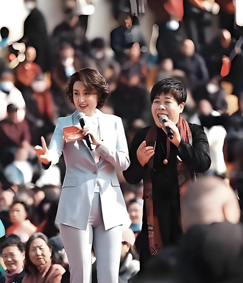 个人认为：能担起“上得厅堂下得厨房”的名人，首推张蕾。

张蕾凭借知性优雅的气质