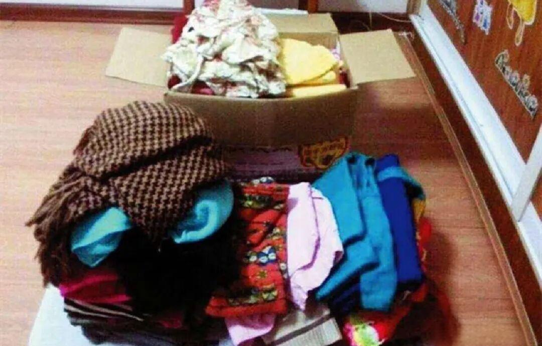 往事难忘

有人问，小时候穿过别人送的旧衣服吗这一问题，情不自禁地勾起了对往事的