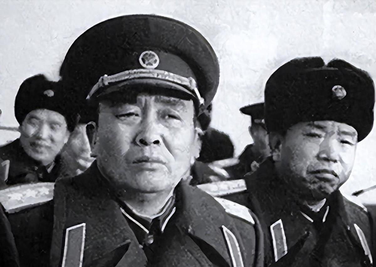 谭政看到刘亚楼名字排在自己前面，经过一番沉思后，他竟提出以后不要再写上自己的名字