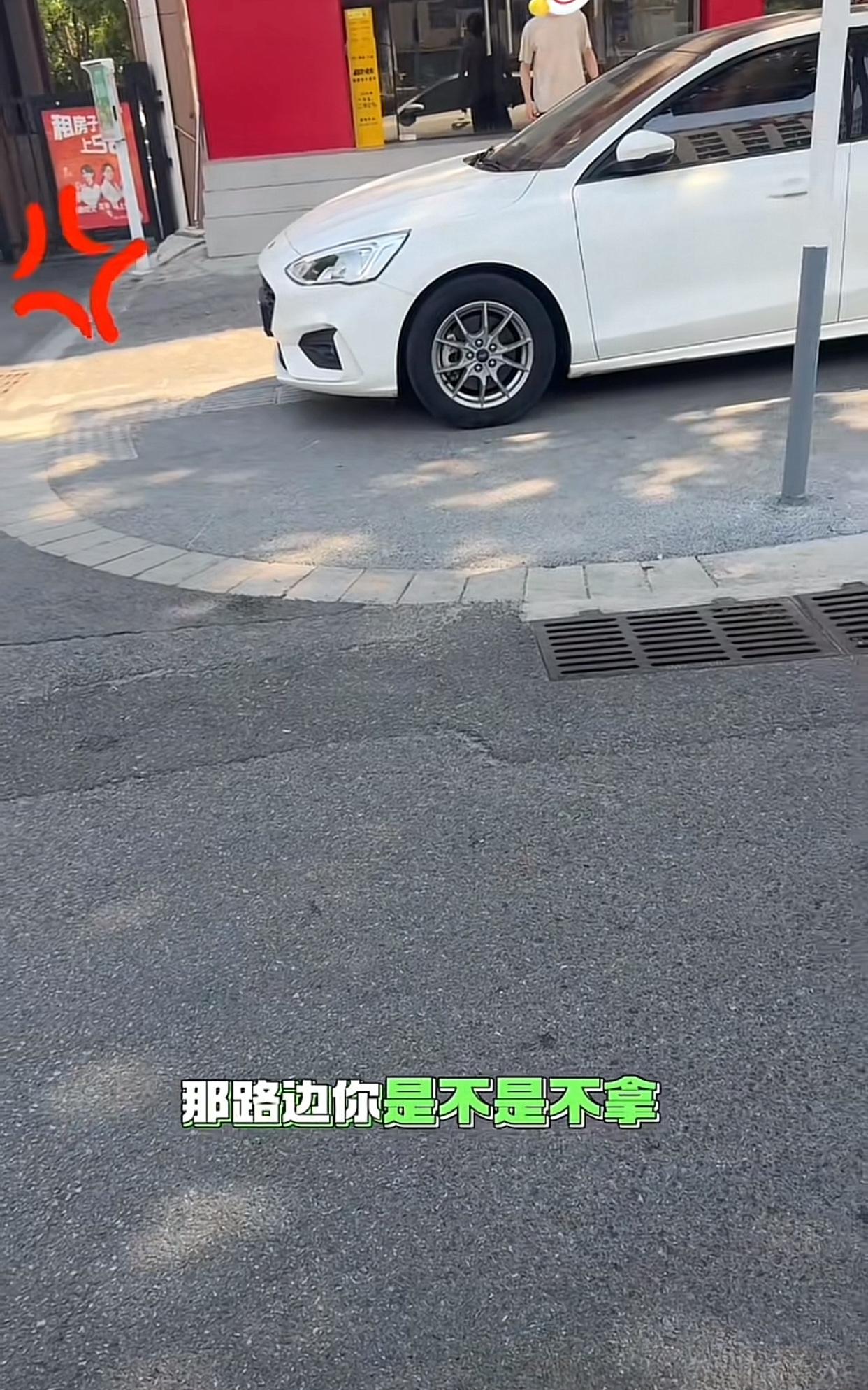 江苏南京，6月2日一位女网友分享，她是跑小拉的，在她给一家餐馆送肉时，遇到一名让