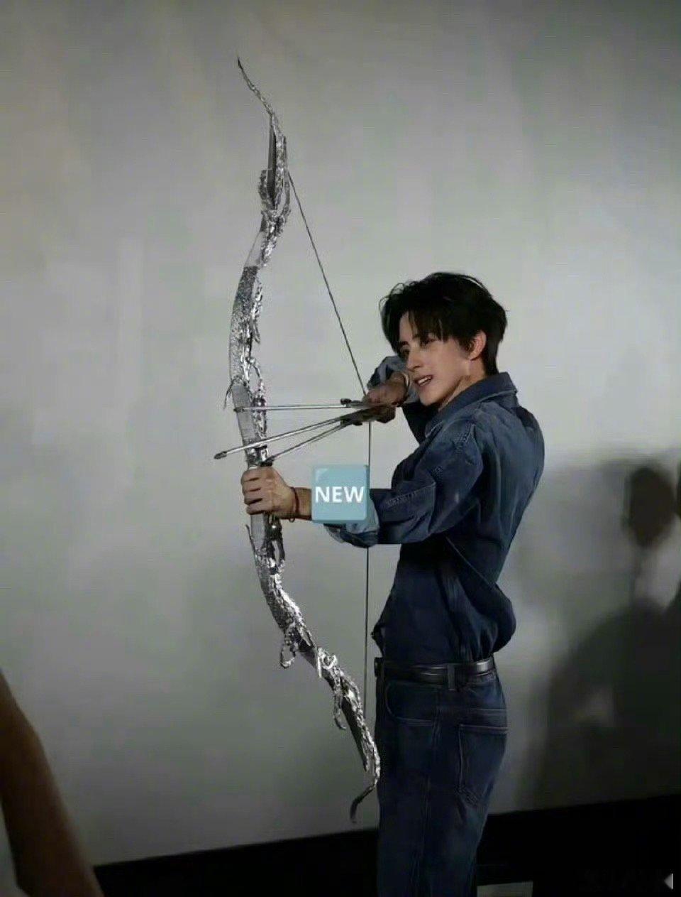 李昀锐、敖瑞鹏剧宣同款造型能get到谁～ 