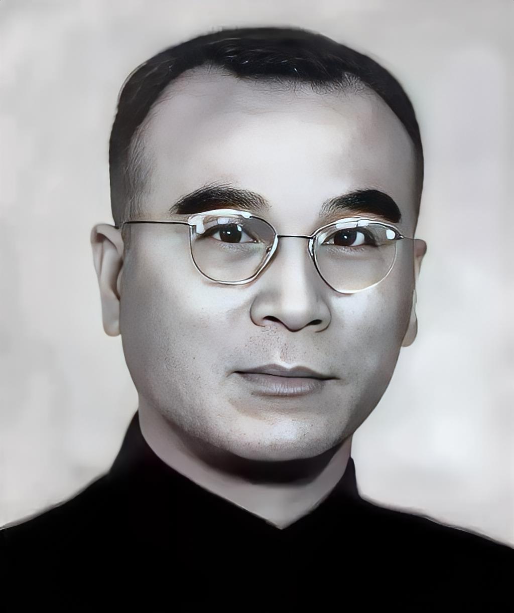 1949年，南京上万名政治犯即将被集体处决，一个国民党高官冒死拦下屠刀，30年后
