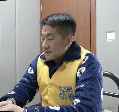 佘智江眼里没有悔恨，或许只有坦然接受面对。

他从来没有真正心疼过那些被他毁掉的