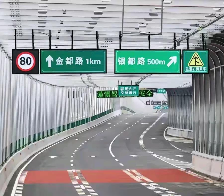 堵的慌
今天是S4抬升段开通的第一个工作日，终于领教了什么叫做堵车。
不知道车辆