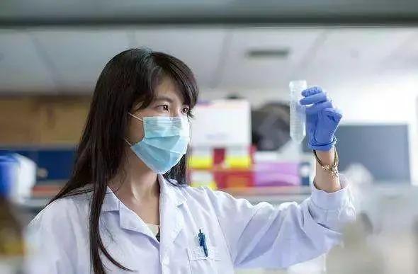 适合女生就读的医学影像学专业：医学影像学是一门辅助临床医学，跟临床医学紧密相连，