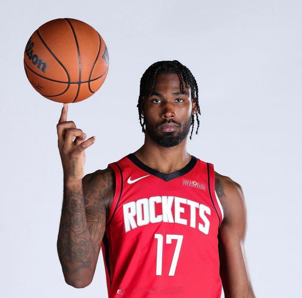 伊森本赛季至今，场均11.4分 5篮板1.8助攻0.9抢断0.6盖帽投篮命中率5