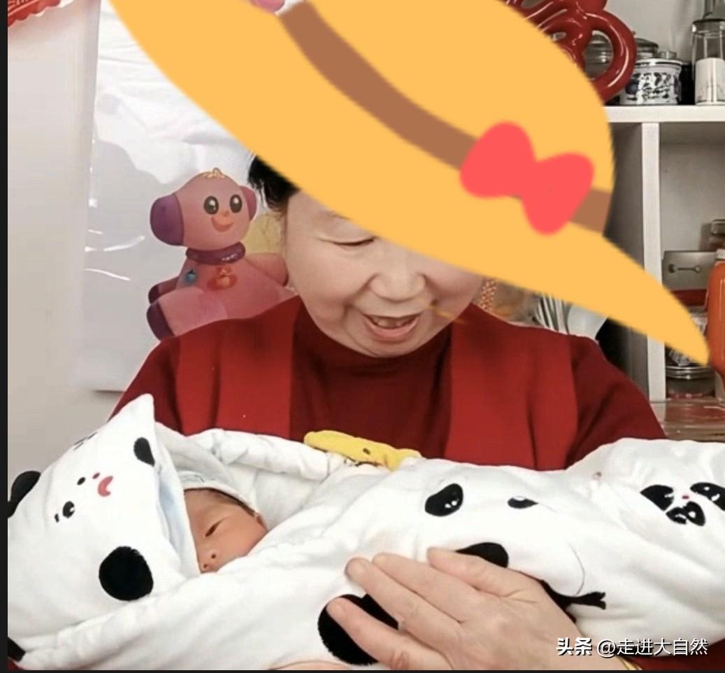 刷到那老杜的视频，她在那儿侃侃而谈，太招人烦了。
她嘴上说着遵守国家规矩，手里却