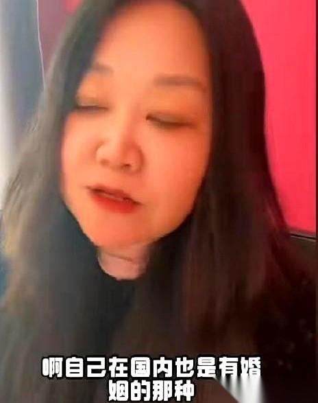 一个海外陪读妈妈，站出来替整个群体说话。
她开了个视频，想把泼在她们身上的脏水，