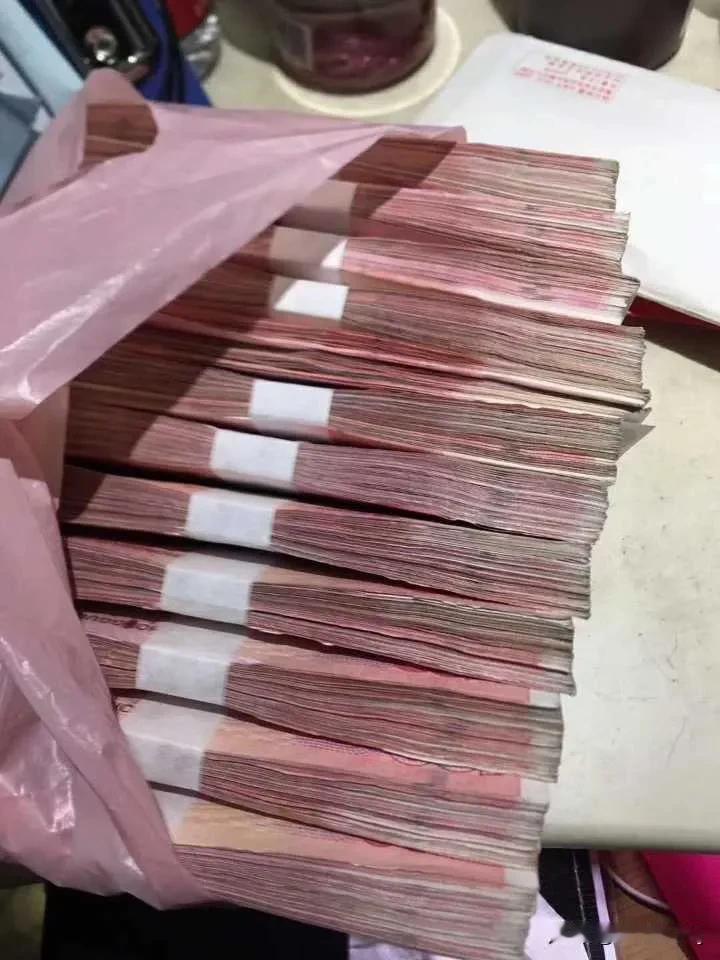 现在用现金的越来越少了，导致了小偷的失业（当然监控也是小偷失业的一个原因），那么