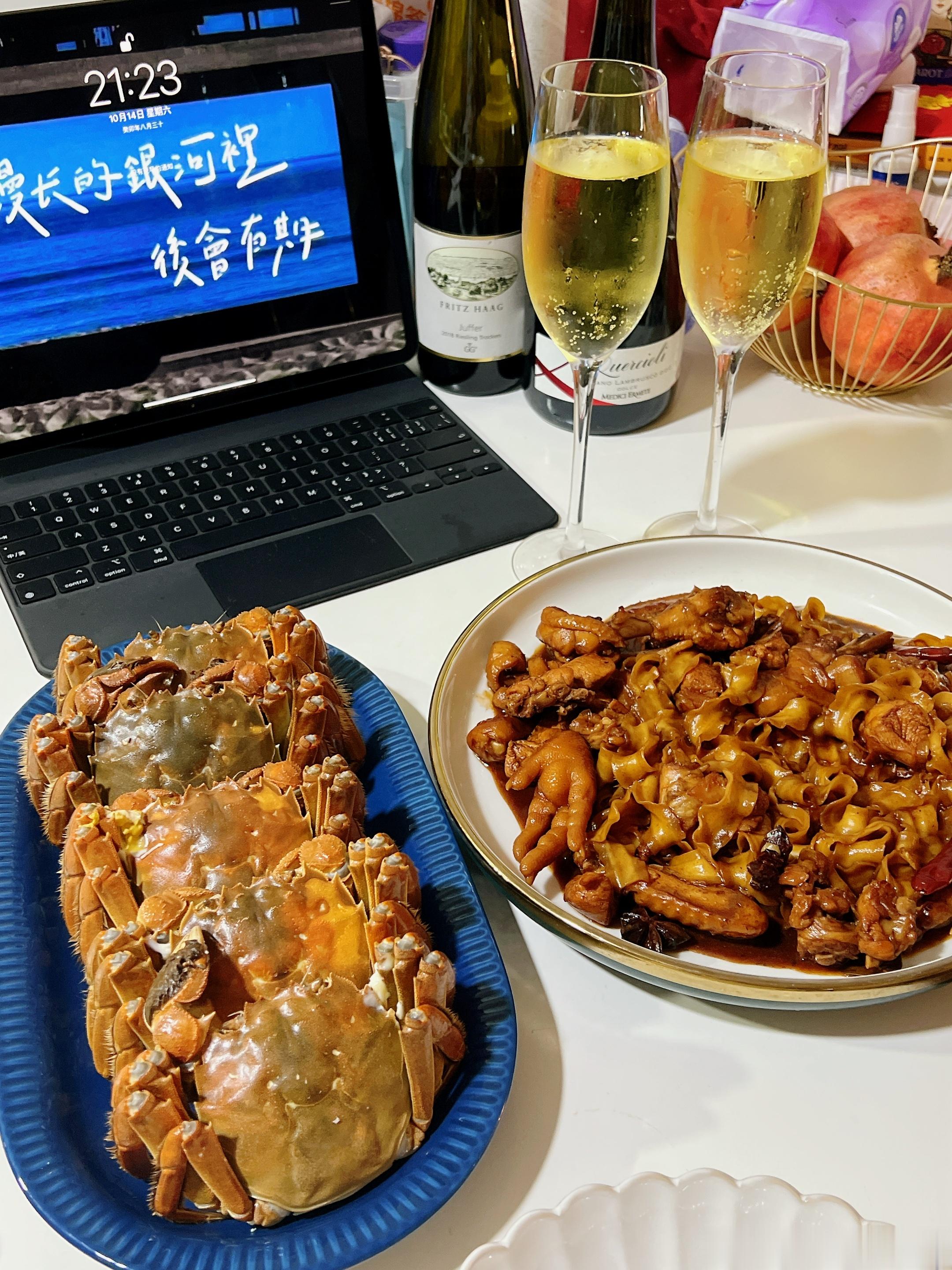 去索拉家串门且蹭饭，毛孩子们真是太可爱了[泪]还有两只小猫没有拍到哈哈哈～ ​​