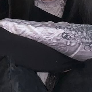 不必执着于宏大的善行，路上抬手帮扶、温和倾听他人、包容细碎缺憾皆是温柔。善意从无