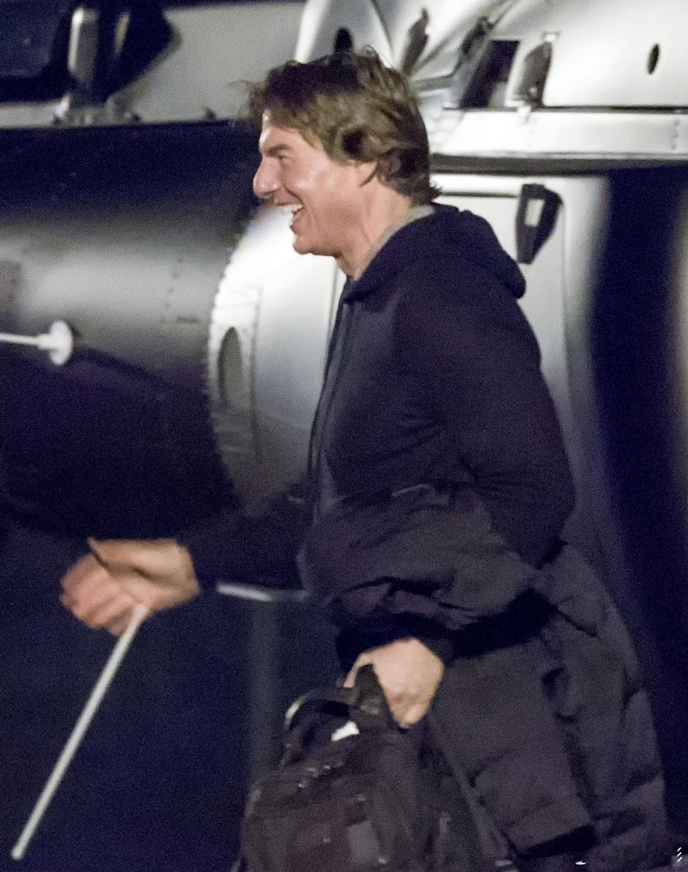 汤姆·克鲁斯10月31日驾驶直升机飞抵伦敦。#Tom Cruise# looks