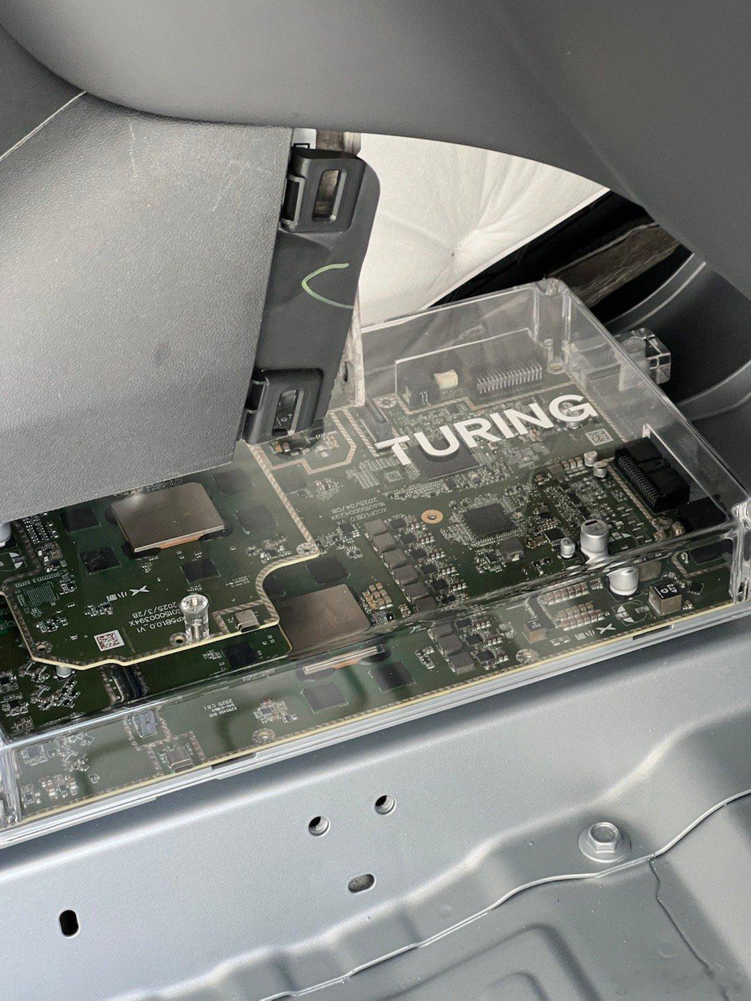 有自研芯片肯定要吹爆的主打自研什么芯片就在自己产品上用什么芯片当然必须是车规级的