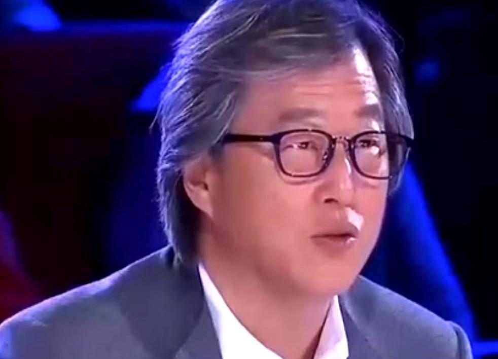 小s被吴宗宪和葛斯齐炮轰，为什么王伟忠会出手解决？

他保全的不是大s的体面，也