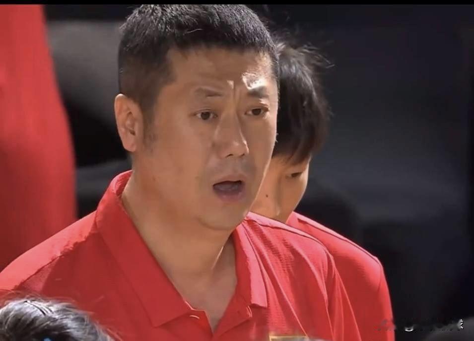 中国女排虽晋级16强，但主帅赵勇赛场发火的镜头更刺眼！为何不轻松？

1、自毁长