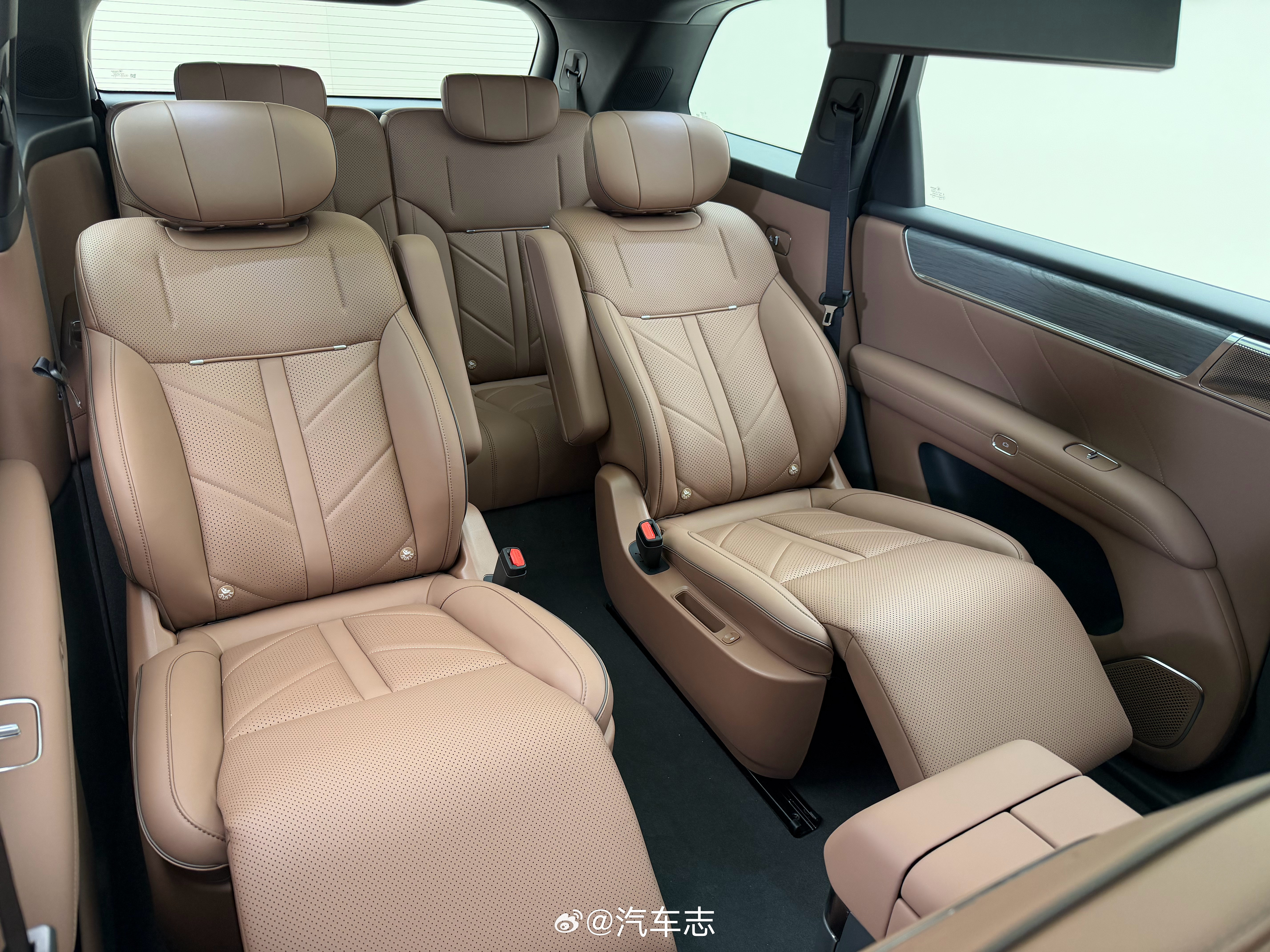 这有可能最便宜的大型SUV，也是五菱最贵的一台车华境S由上汽通用五菱联手华为打造