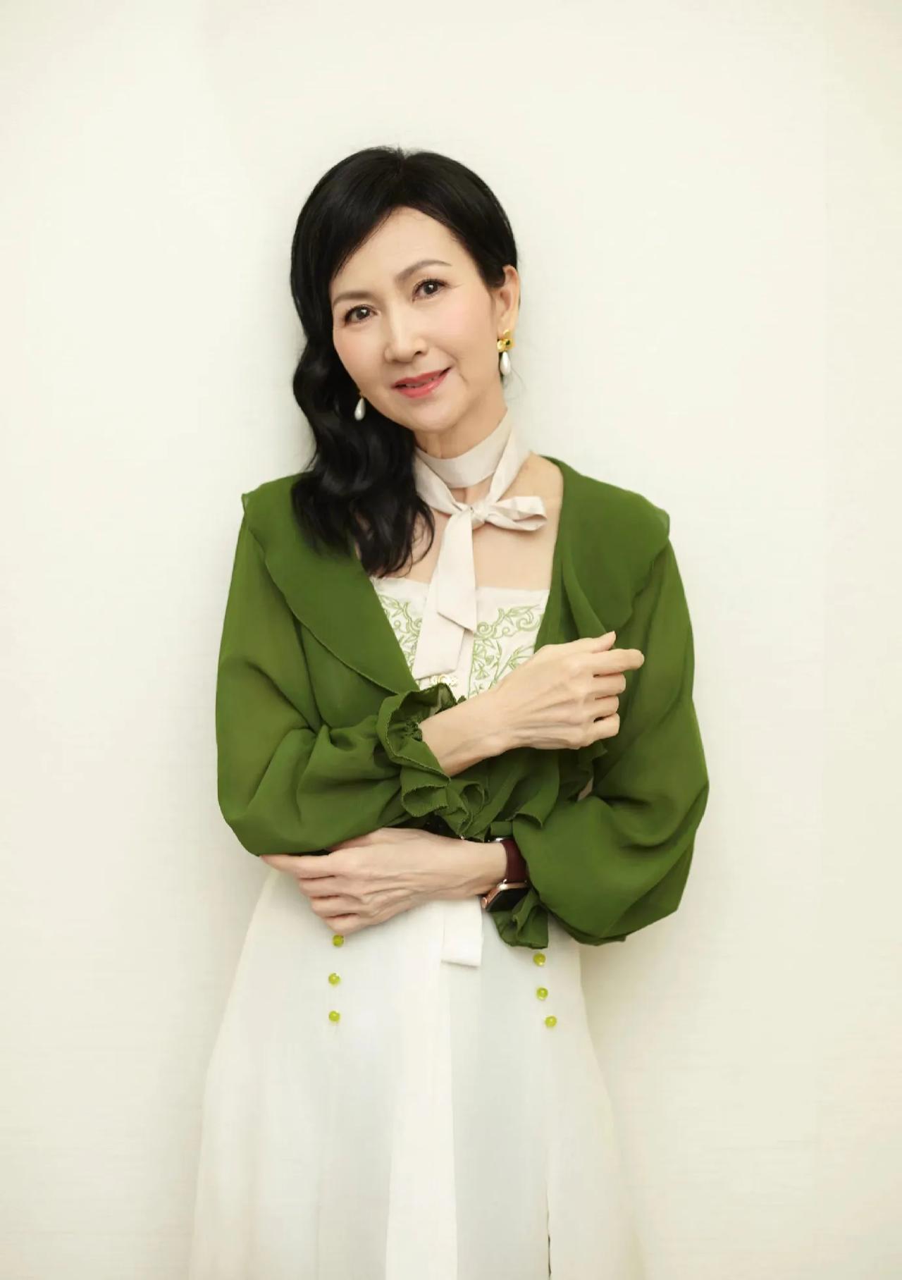 “小青”陈美琪发文为新白娘子传奇30周年演唱会做宣传。这么多年，她真是一点也没变