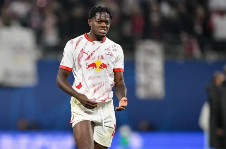 近日莱比锡与球队后卫卢克巴续约至2029年，名记法尔克表示，虽然莱比锡与英超球队