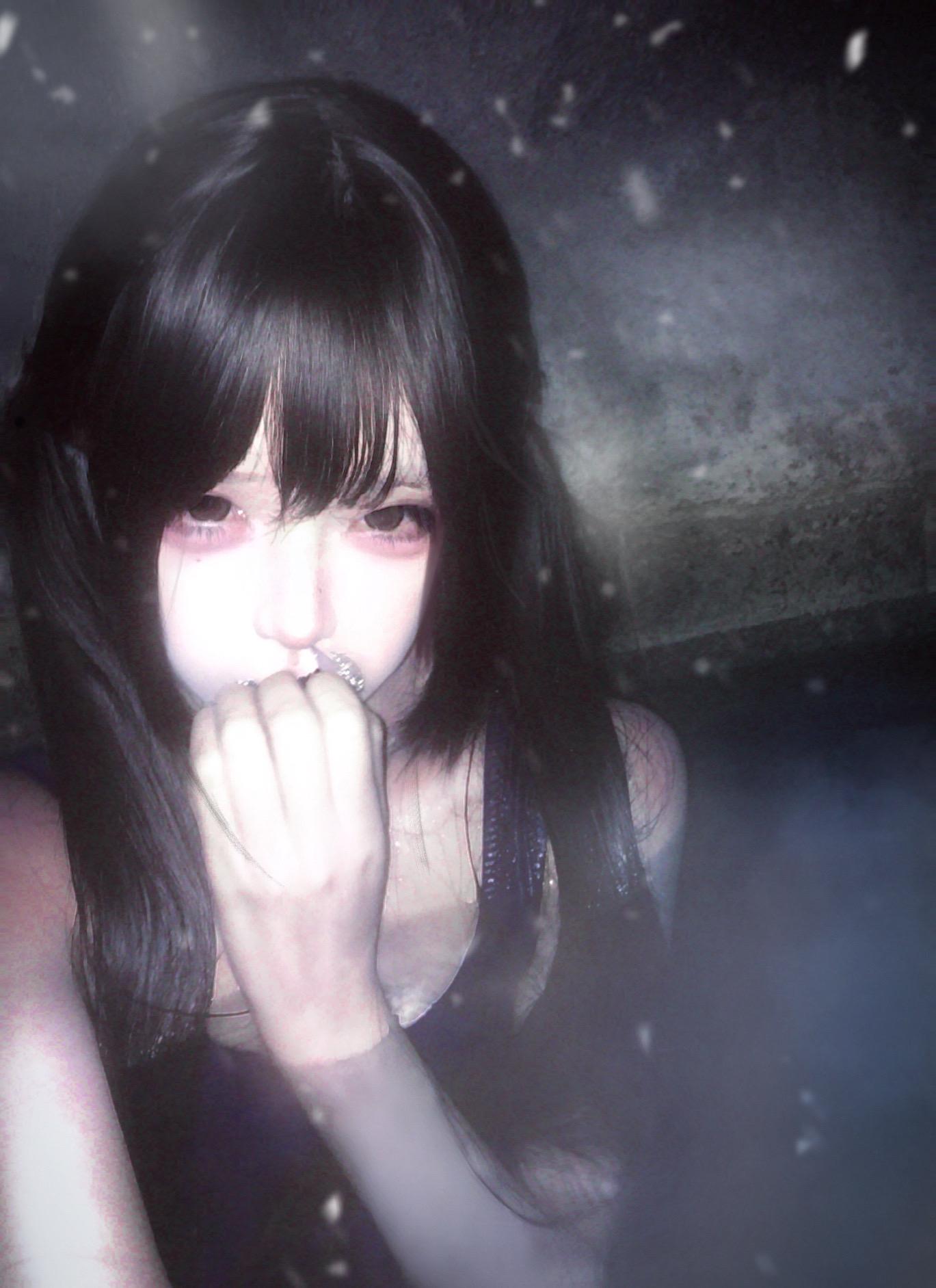 人的眼泪总是向下坠落 要怎么仰望才能接住悲伤呢