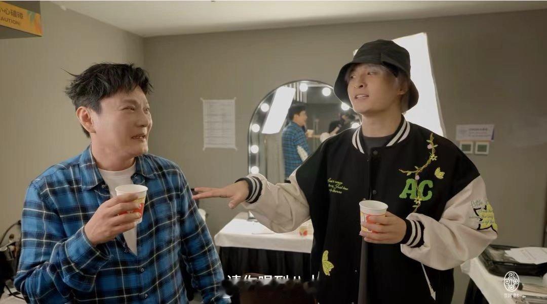 #张远是张信哲事业粉吧# 张远要不要考虑跟随自己上的脚步一起唱跳到80岁吧，作为