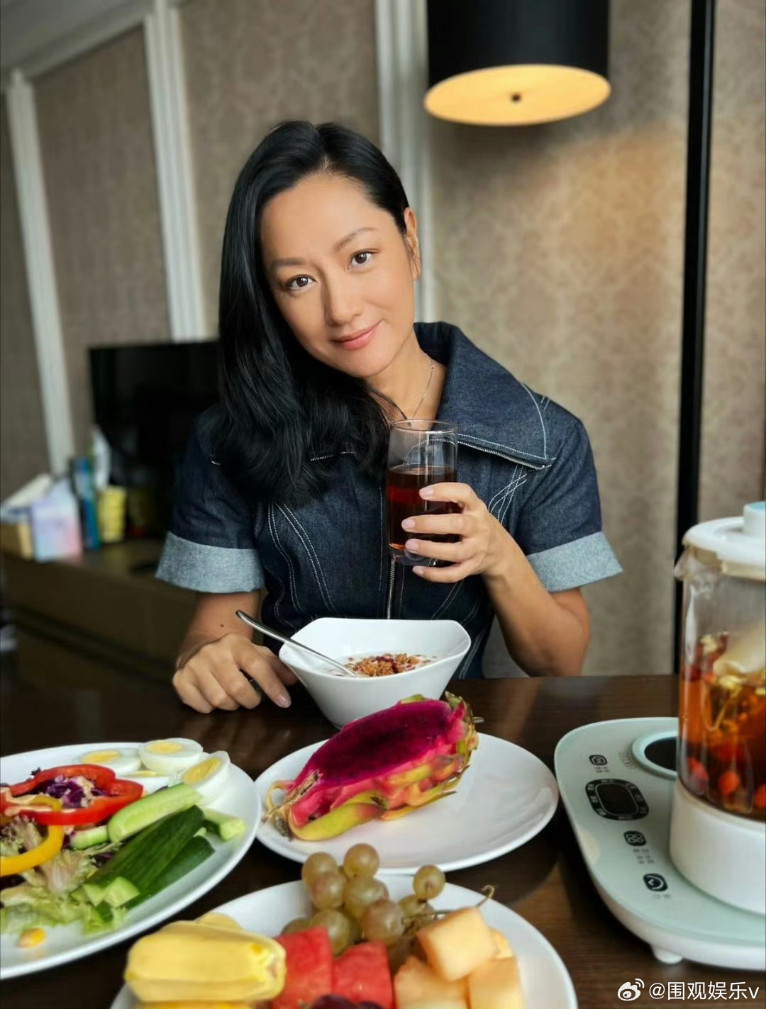 瞿颖恳请大家不要再介绍工作了瞿颖望周知不想上班不想加班 这姐是真的勇哈哈！看了下