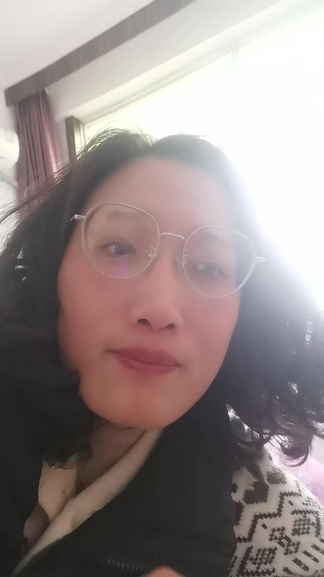 现在的孩子真是看得太通透了！刷到乔乔在上海的视频，博主被女儿一句话狠狠戳中。他本