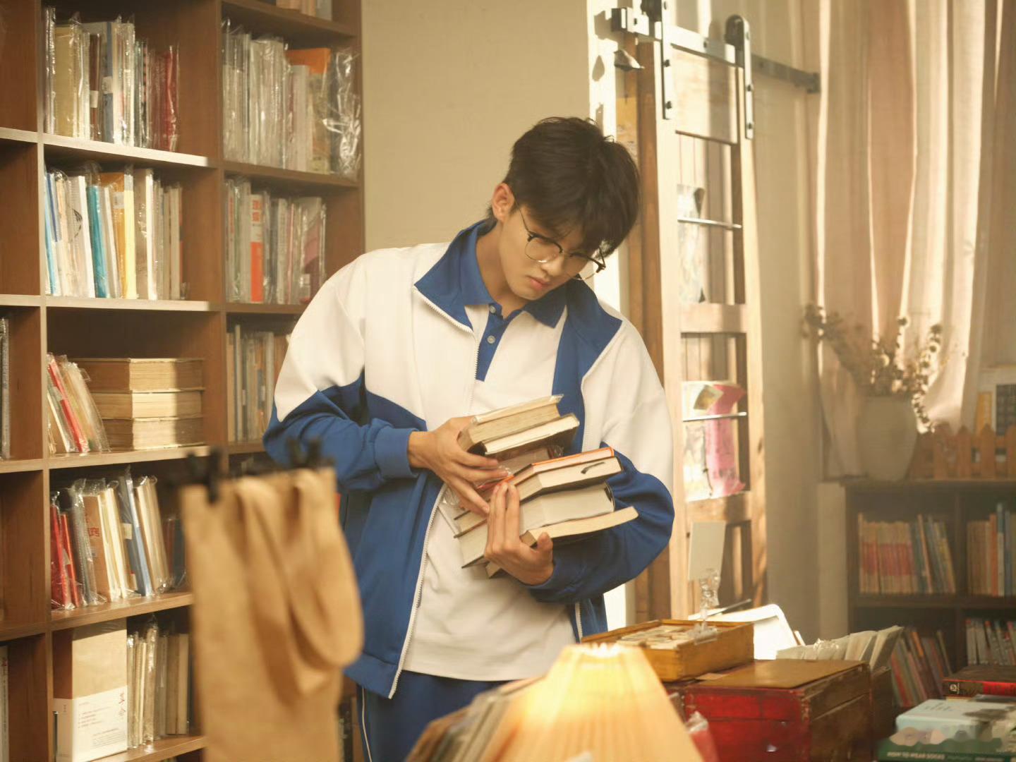 周峻纬以为在谋事其实是近视森林进化论2025 反转来得太快就像龙卷风！从气场两米