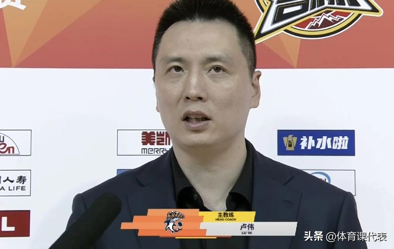 上海男篮战胜吉林男篮取得14连胜的赛后采访，主教练卢伟说道：“这场比赛打得还是比