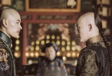 1770年，一个快死的男人从病床上挣扎着爬起来，冲着自己的亲哥哥拼命磕头，双手颤