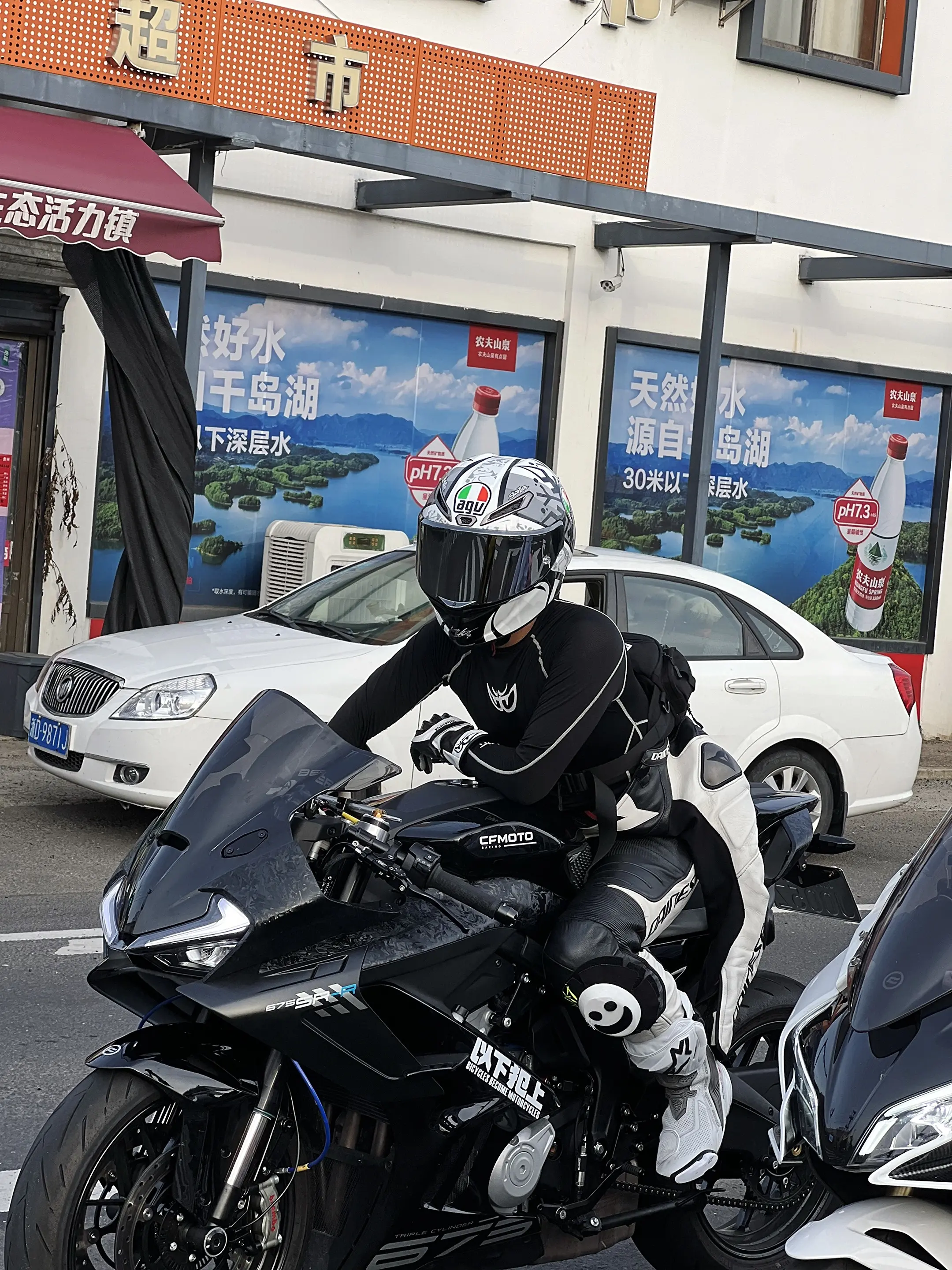今年好好干，争取买件PoLo衫 也感受一下碎花裙的温柔