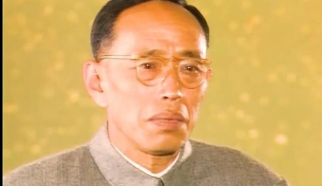 李淑贤在1962年嫁给了溥仪，这段婚姻在当时引起了不少关注。溥仪，年届56，身为