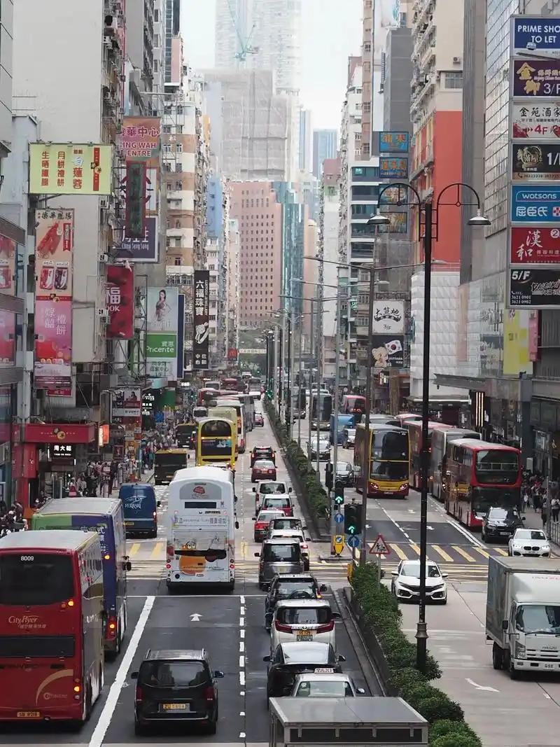 香港人为什么对内地总有隔阂？这个问题，梁家辉自己说得很透。

很多人总觉得香港和