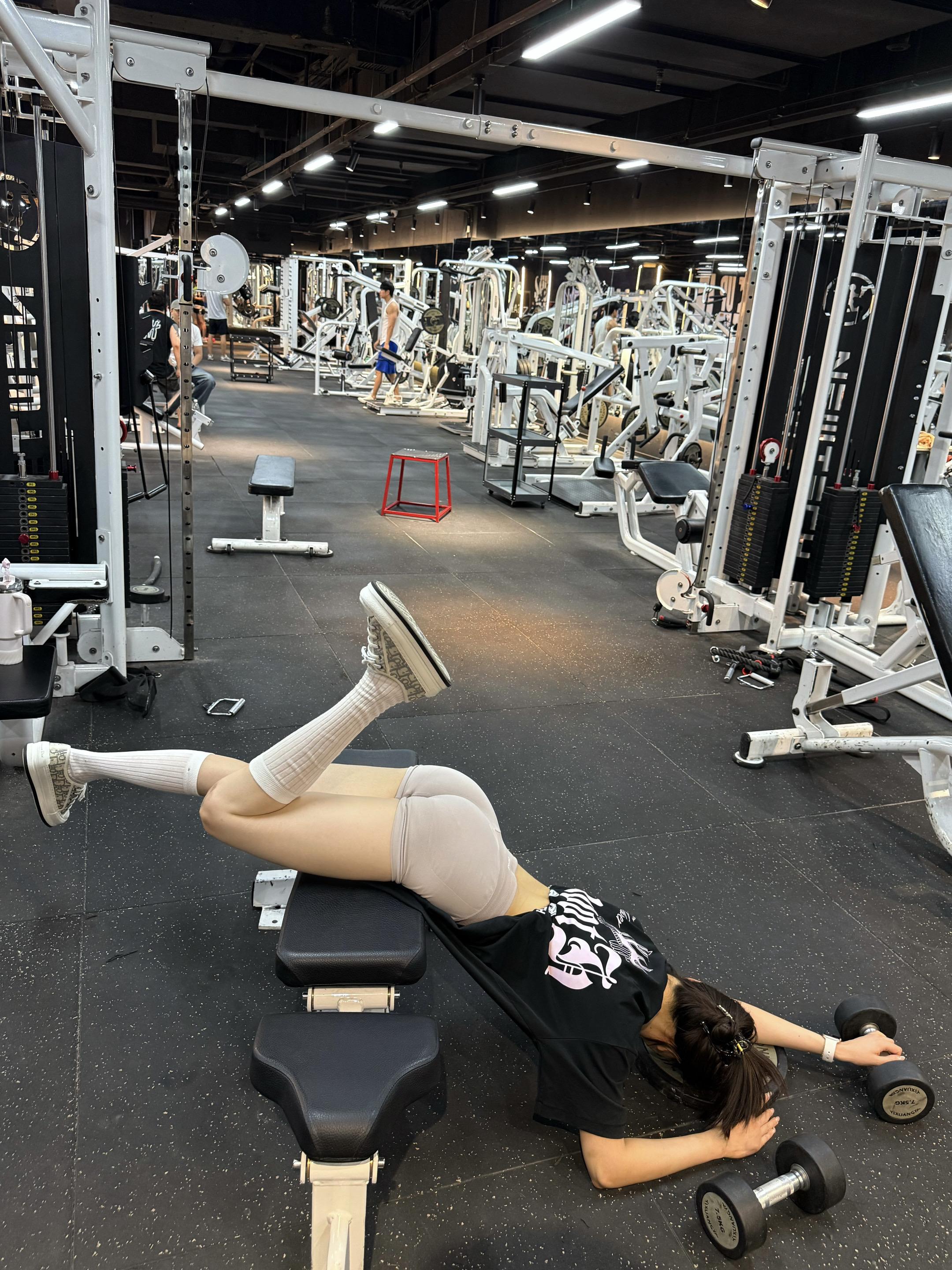 扶我起来 我还能再推两组💪