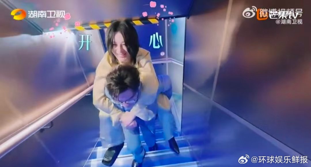 黄晓明背尚雯婕上楼巴黎合伙人名场面巴黎合伙人 巴黎火锅局惊喜名场面！尚雯婕对楼梯