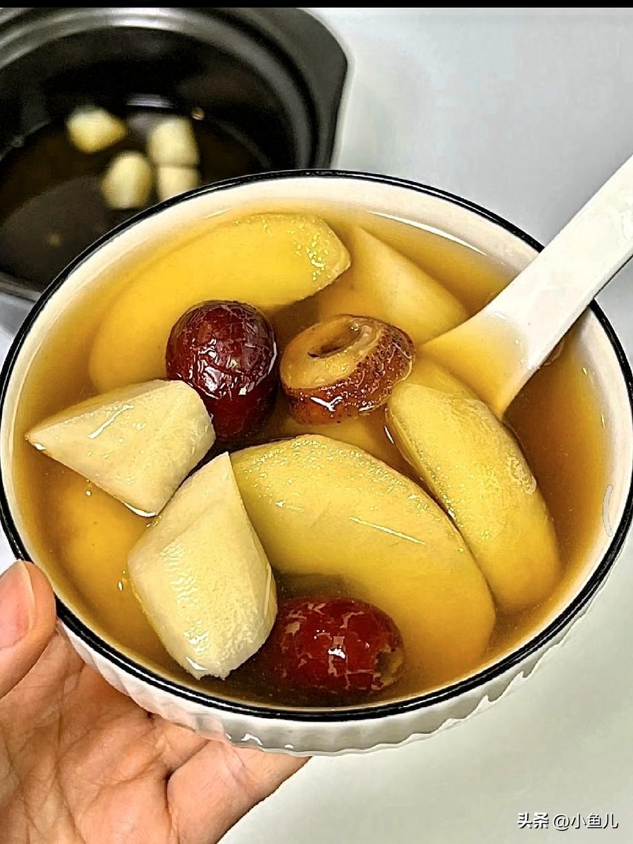 你平时有没有用苹果煮水的习惯?

谁还没试过苹果煮水？真的太香了！
 
别再只生