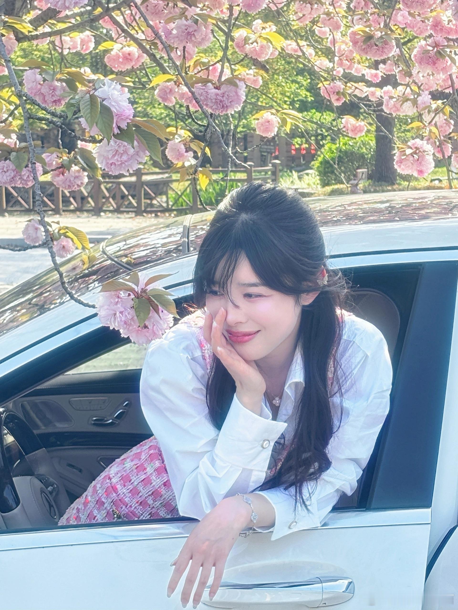 口含樱花座驾奔驰迈巴赫？Doinb妻子时隔144天再度更新动态[笑而不语]斗鱼网