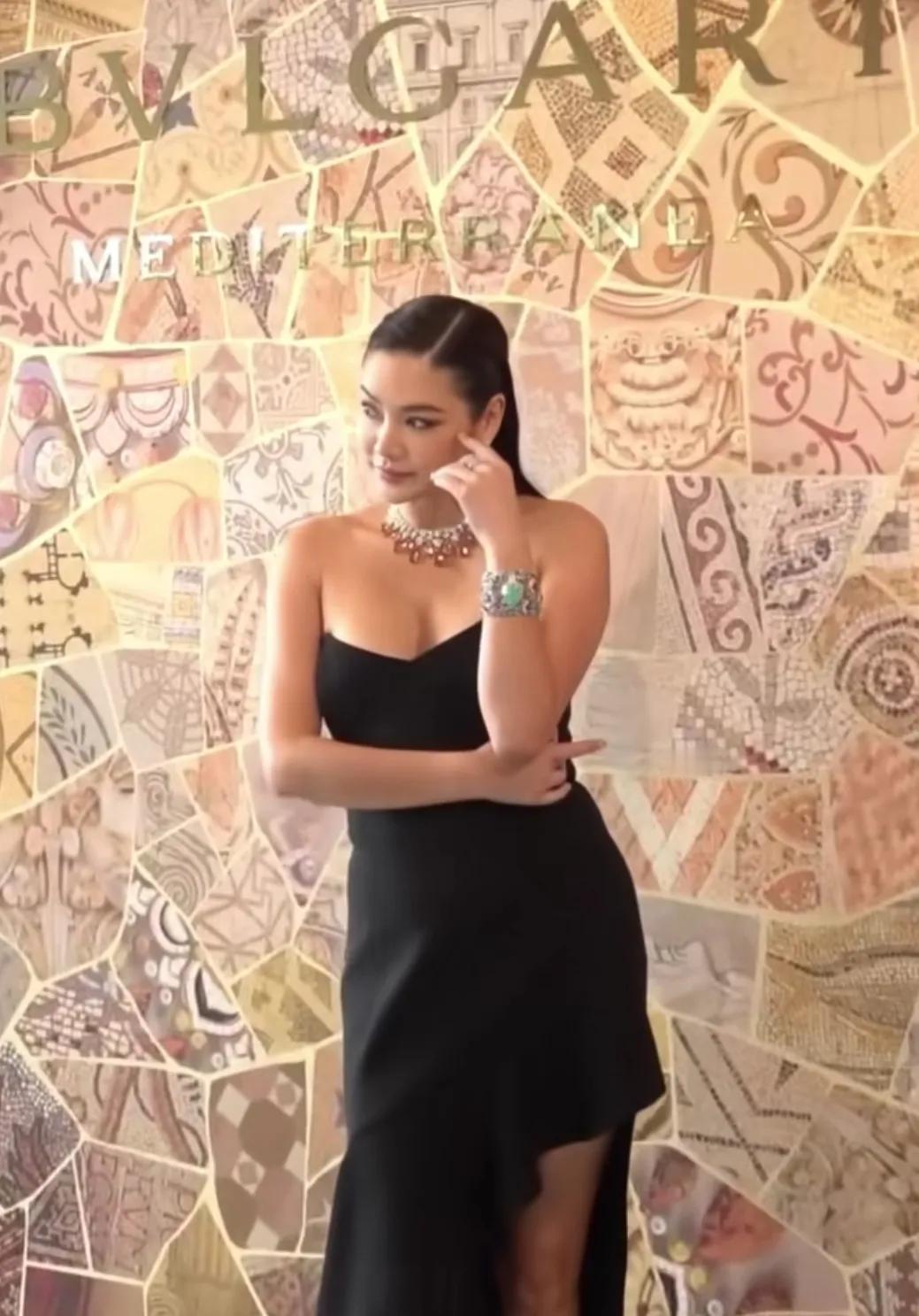 前天王嫂乐基儿最新活动造型，她给人的感觉有点泰式➕欧美风！44岁的这个状态很不错